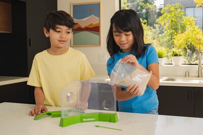 Educational Insights GeoSafari Ant Factory, Observe Live Ants (voucher included to order free ants) in Habitat (EI-5147)