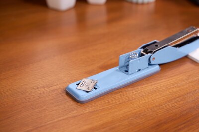 Swingline Cub Desktop Stapler, 20-Sheet Capacity, Electric Blue (S701069)