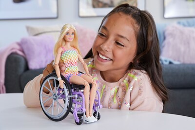 Barbie Fashionistas Wheelchair Doll (HJT13)