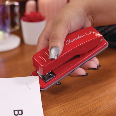 Swingline Cub Desktop Stapler, 20-Sheet Capacity, Rio Red (S701070)