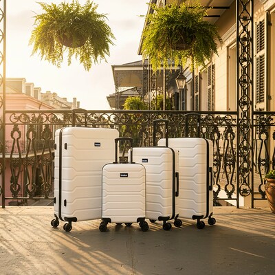 InUSA Trend 4-Piece Hardside Spinner Luggage Set, TSA Checkpoint Friendly, White (IUTRESMLXL-WHI)
