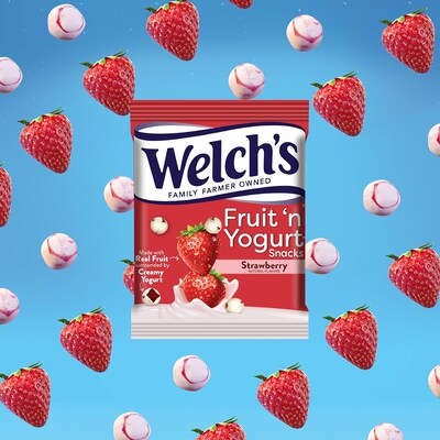 Welch's Fruit 'n Yogurt Snacks Strawberry Fruit Gummies, 28 oz., 20 Packs/Box, 2/Box (600-04140)