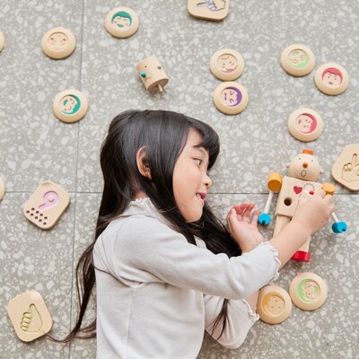 Plan Toys, Wooden Hand Sign Numbers 1-10 Tiles, Multicolored, 10/Pack (PTS5655)