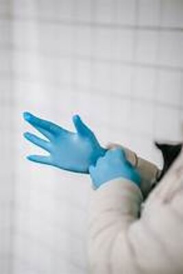 Aurelia Robust Powder Free Nitrile Food Safe Exam Gloves, Latex Free, Medium, True Blue, 100 Gloves/Box, 10 Boxes/Case (93897)
