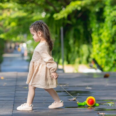 Plan Toys Wooden Pull Along Toy Snail, Green (PTS5108)