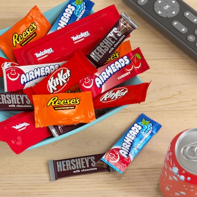 Hershey's Snack Size Assorted Flavored Candy Party Pack, 26.9 oz. (34000946860)