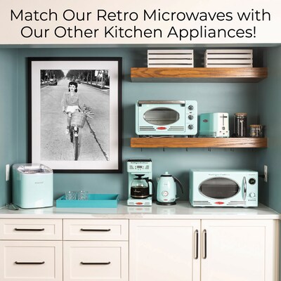 Nostalgia 0.9 Cu. Ft. Countertop Microwave, Aqua (NRMO9AQ)