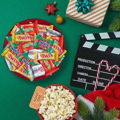 Mars Christmas Minis Assorted Milk Chocolate Candy Variety Pack, 19.49 oz., 70 Pieces (466171)