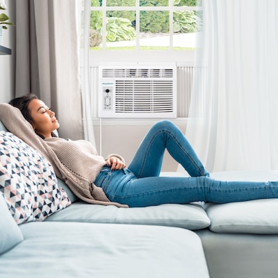 Keystone 115-Volt 8000 BTU Window Air Conditioner with Remote, White (KSTAW08DE)