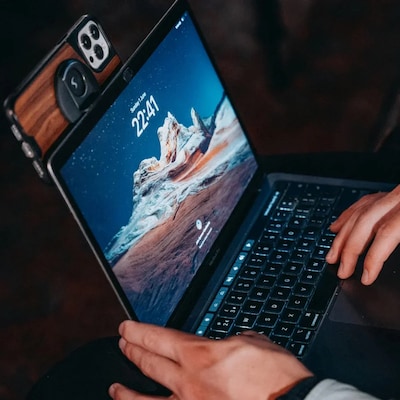 Scapade MagStand Magnetic iPhone Mount for MacBook Air and MacBook Pro, Black (S-IHOL)