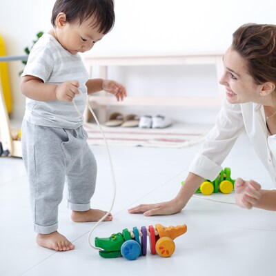 Plan Toys Rainbow Dancing Alligator Wooden Pull Toy, Multicolored (PTS1416)