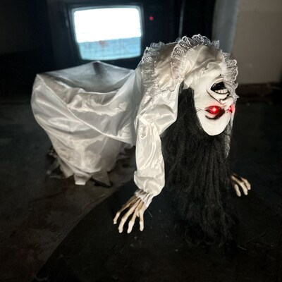 Haunted Hill Farm Lifesize Animatronic Possessed Woman (HHLADY-11FLSA)