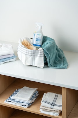 Simpleaf Clean Carpet Spot and Stain Remover with Easy Refill Bottle, Fresh Meadow Breeze, 1 Gallon (S-SRBIB01-1GFMB)