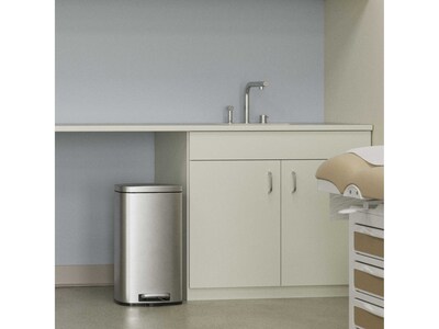 HLS Commercial Stainless Steel Trash Can with Hinged Lid, 8-Gallon, Silver (HLSS08RFR)
