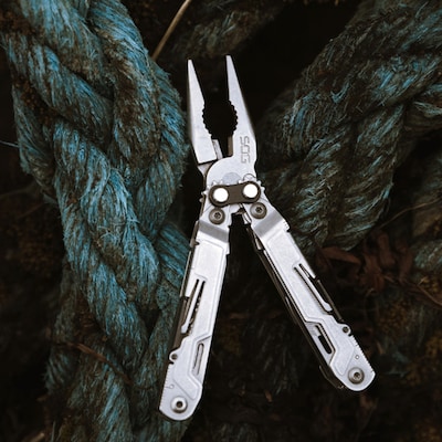 SOG PowerPint 18-in-1 Mini Multi-Tool (SOG-PP1001-CP)