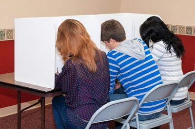 Classroom Products Foldable Cardboard Freestanding Privacy Shield, 20"H x 20"W, White, 20/Box (2020 WH)