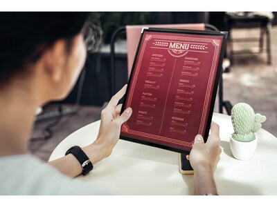Excello Global Products Menu Holder, 8.5" x 11", Black/Silver , 10/Pack (SPLS-MENU-2)