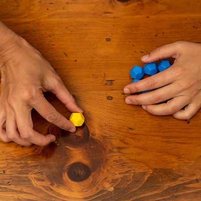 Mobi Ultimo Strategy Dice Game (MGMULT1)