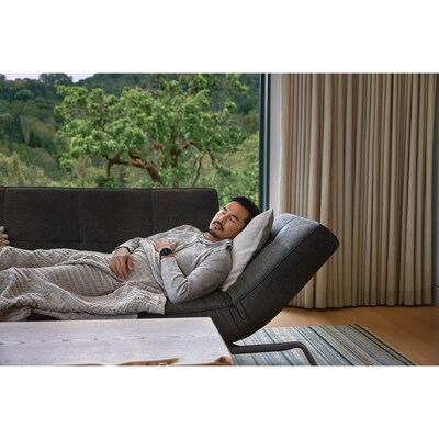 Garmin vívoactive 5 Smartwatch, GPS, 42.2mm, Ivory Silicone Band (010-02862-11)