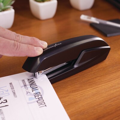 Swingline 545 Desktop Stapler, 20-Sheet Capacity, Black (54501)