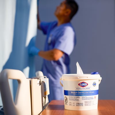 Clorox Healthcare Bleach Germicidal Wipes, 150 Wipes/Container, 6/Carton (30577)