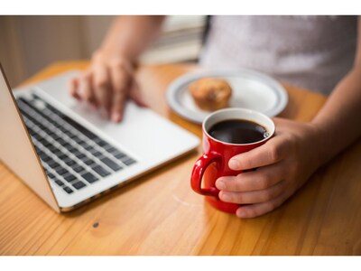 Folgers Classic Decaf Coffee Fraction Pack, Medium Roast, 2.7 oz., 50 Packs/Carton (2550006220)