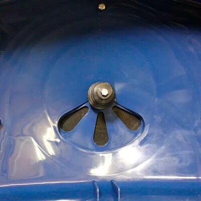 Chapin 80 Lb. Capacity Rock Salt & Ice Melt Spreader - With Baffles, Gate & Rain Cover (81008A)