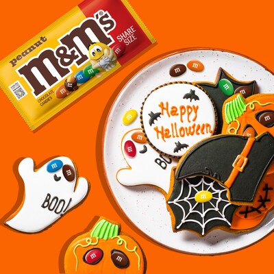 M&M's Halloween Share Size Peanut Milk Chocolate Candy Pieces, 3.27 oz., 24 Bags/Box (MMM04432)