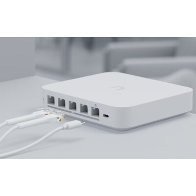 Ubiquiti Networks Gateway Max 5-Port Gigabit Ethernet Unmanaged, White (UXG-MAX)