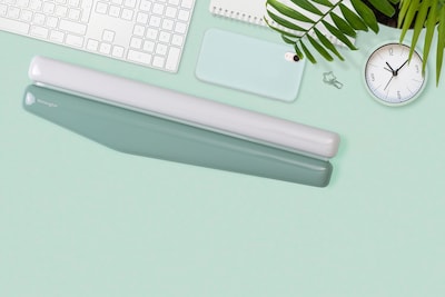 Kensington Duo Gel Non-Skid Gaming Wrist Rests, Green (K62678WW)