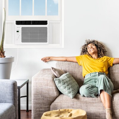 Hisense 115-Volt 6000 BTU Window Air Conditioner with Remote, White (AAW06CR26)