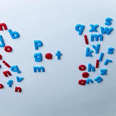 Educational Insights AlphaMagnets Plastic Color-Coded Lowercase, Red & Blue, 42/Pack, 2 Packs (EI-1633-2)