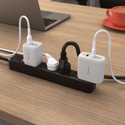 Staples TECH 6-Outlet Power Strip, 3' Cord, Black (22148)
