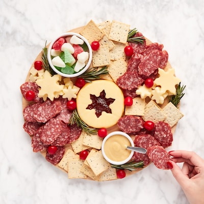 Hickory Farms Holiday Wreath Charcuterie Kit
