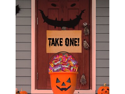 Skittles & Starburst Assorted Halloween Candy Bulk Bag, 58.26 oz., 140 Pieces/Bag (462825)