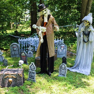 Haunted Hill Farm 5.25' Jebediah Bones Animatronic Gravekeeper (HHGRVKPR-1FLSA)