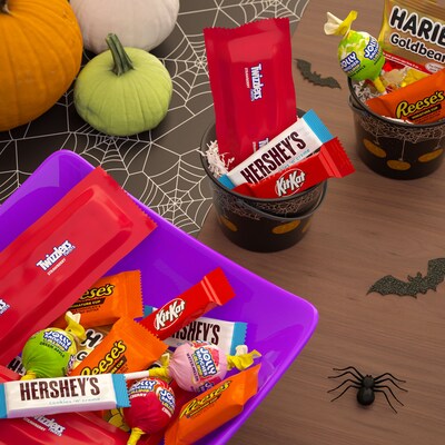 Hershey Assorted Chocolate & Gummy Candy Variety Bag, 80.41 oz., 270 Pieces (34000-46696)