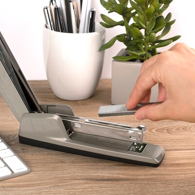 Swingline 747 Classic Desktop Stapler, 25-Sheet Capacity, Staples Included, Steel Gray (74759)