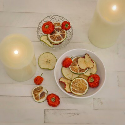 National Tree Company 6 250 Gram Mixed Potpourri- Red and Green Apples, Sliced Limes, and Chiles (MG65-XMAS01-1)