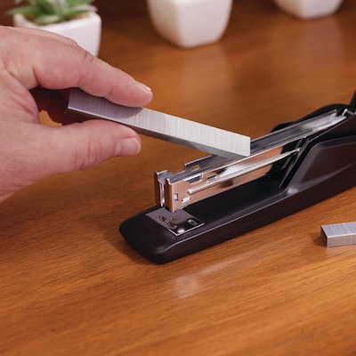 Swingline 545 Desktop Stapler, 20-Sheet Capacity, Black (54501)