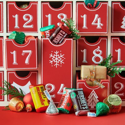 Hershey's, Reese's and Rolo Assorted Chocolate Candy Bag, 38.3 oz.  (HEC45402)