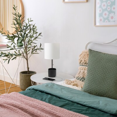 Creekwood Home 18.5" LED Table Lamp with USB Port, Black (CWT-1007-BK)