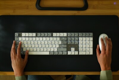 Satechi SM3 Slim Wireless  Mechanical Backlit Keyboard, USB-C, Light (ST-KSM3LT-EN)