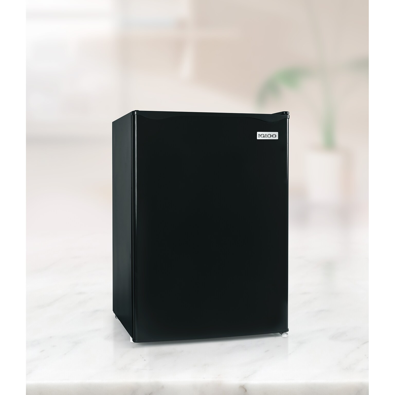 Igloo IRF26BK6A 2.6 Cu. Ft. Classic Compact Single Door Refrigerator Freezer, Black