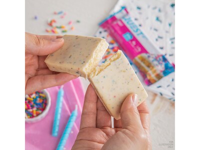 Quest Gluten Free Birthday Cake Protein Bar, 2.12 oz., 12 Bars/Box (QPBBDC12)