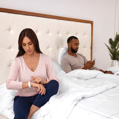 Garmin vívosmart 5 Fitness Tracker, Small/Medium Case, White (010-02645-01)