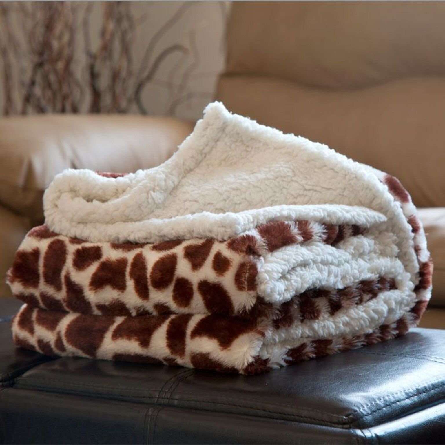 Lavish Home Fleece/Sherpa Animal Pattern Throw Blanket; Giraffe