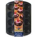 Wilton® 12 Cavity Covered Muffin Pan