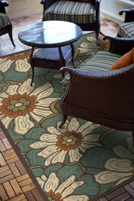 Floral Blue/ Brown Indoor/Outdoor Machine-made Polypropylene Area Rug (7'10" X 10'10")