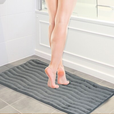 Lavish Home 20.2 x 32.2 Microfiber Foam & Polyurethane Bath Mat Set; Platinum